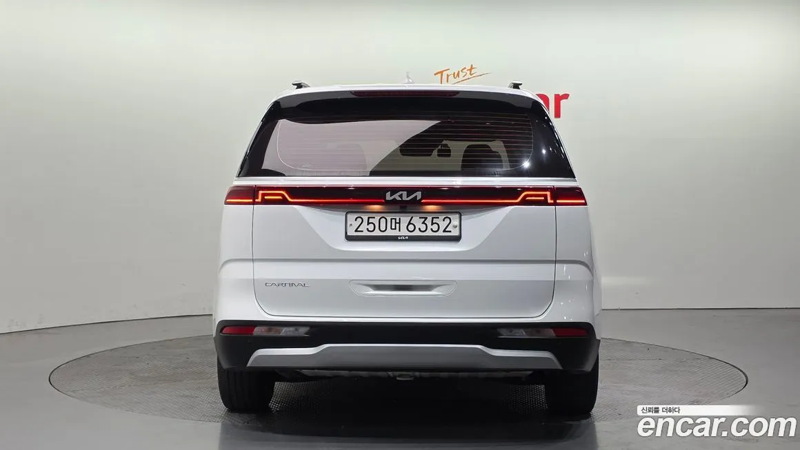 Kia Carnival — фото 10