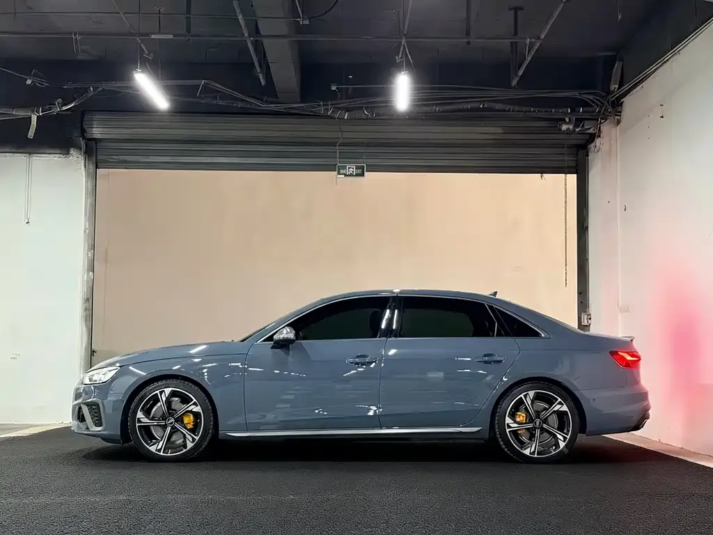 Audi A4L 2022 из CN, фото 2