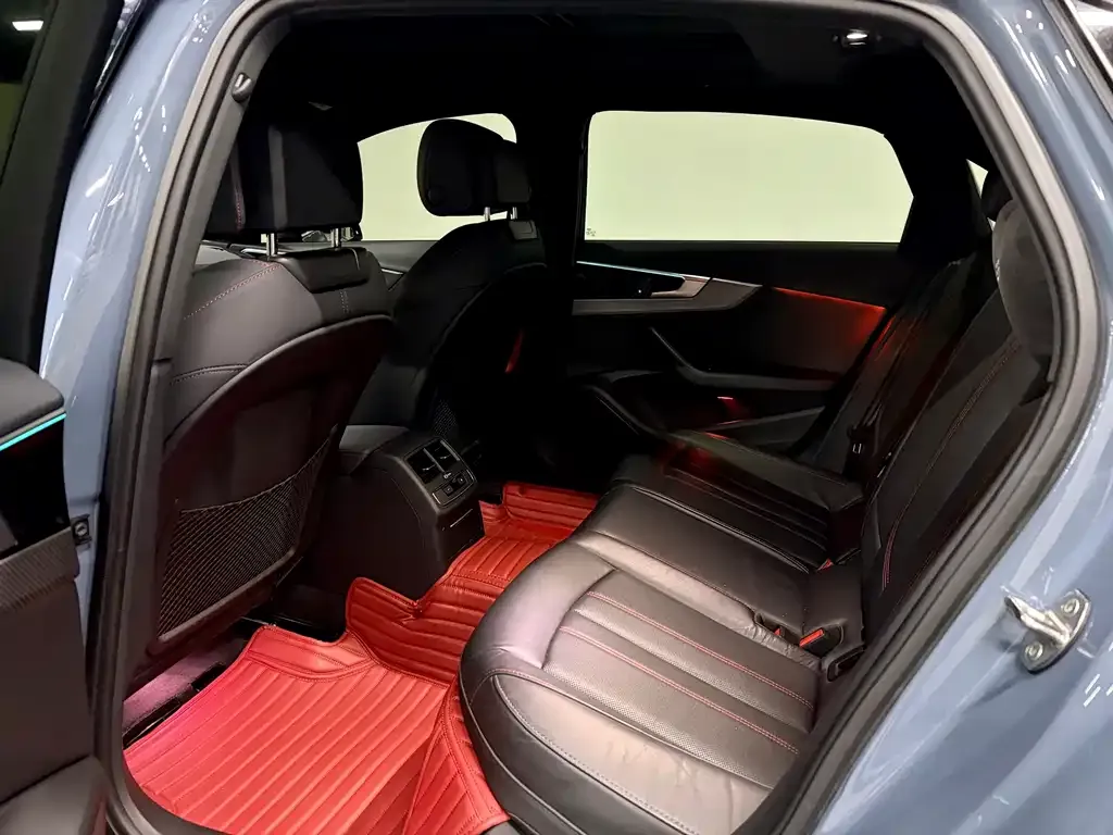 Audi A4L 2022 из CN, фото 6