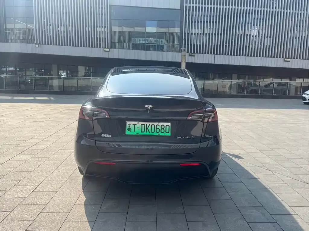 Tesla Model Y — фото 4