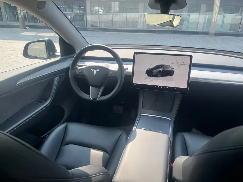 Tesla Model Y — фото 3