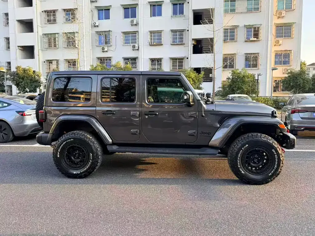 Jeep Wrangler — фото 10