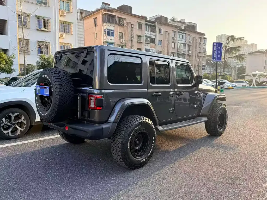 Jeep Wrangler — фото 8