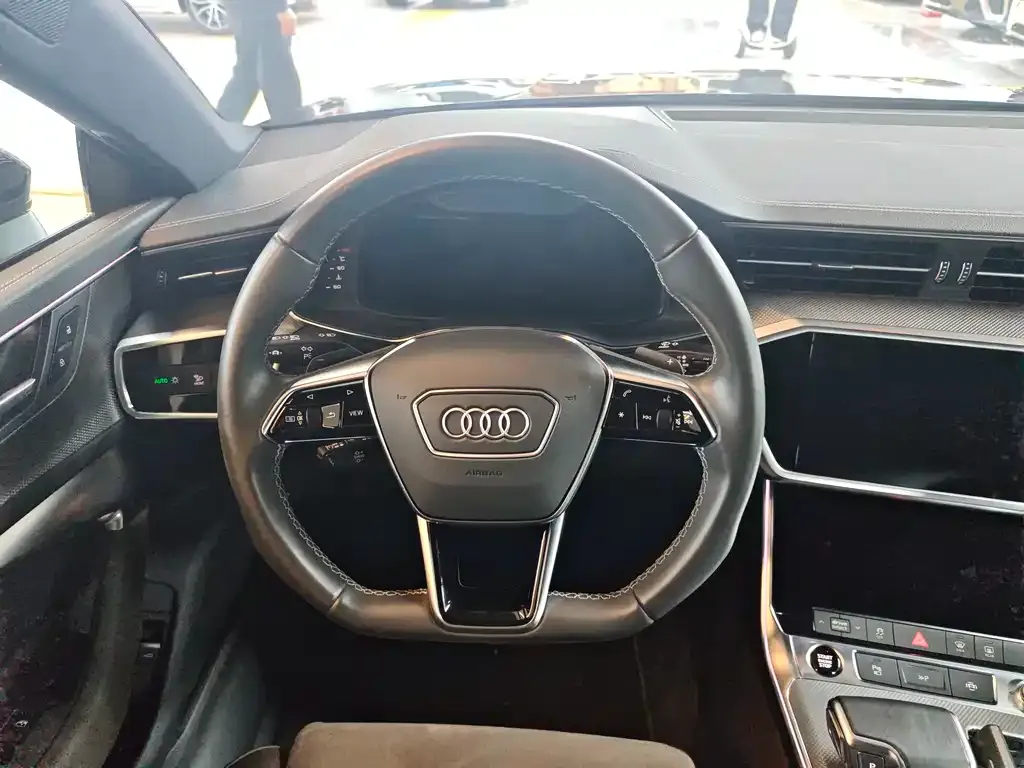 Audi A7L — фото 10