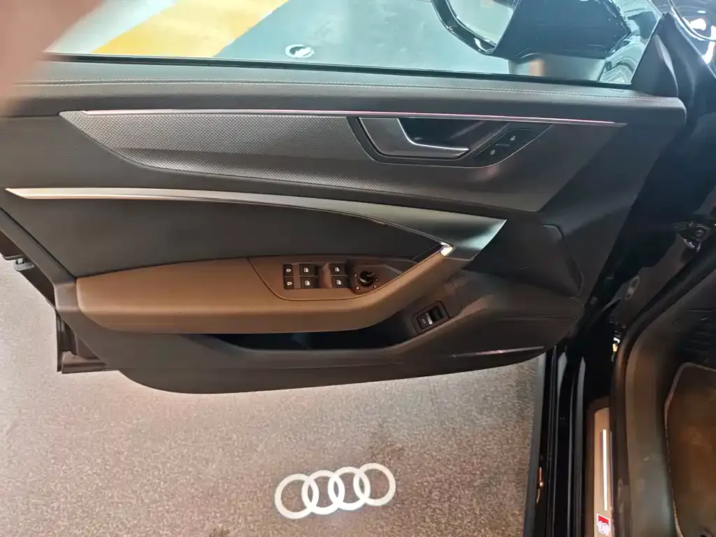 Audi A7L — фото 9