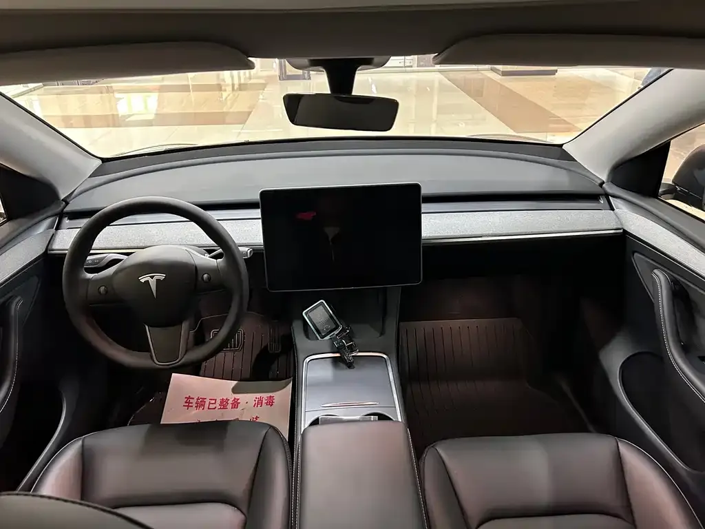 Tesla Model Y — фото 7