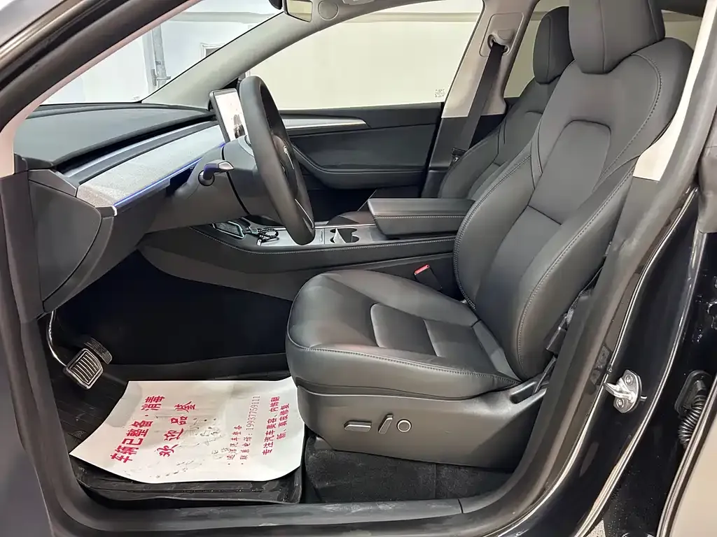 Tesla Model Y — фото 10