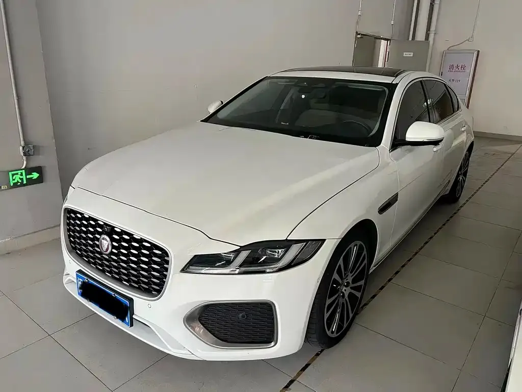 Jaguar XFL — фото 1