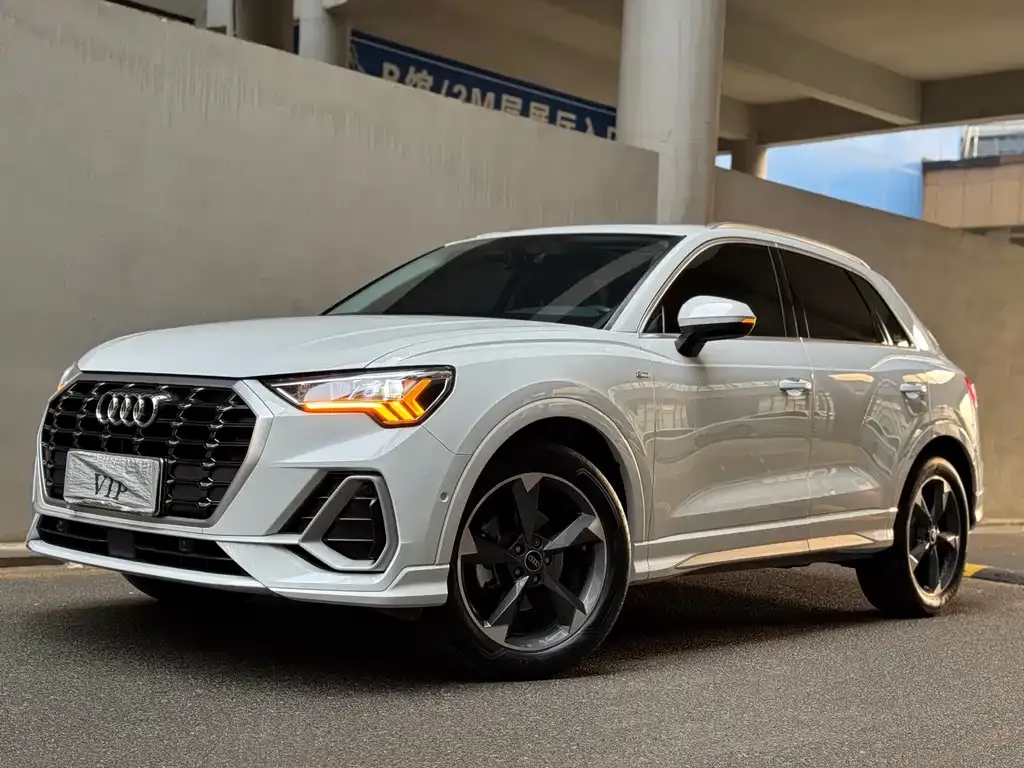 Audi Q3 — фото 1