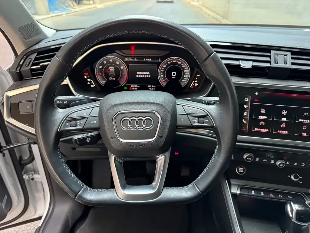 Audi Q3 — фото 3