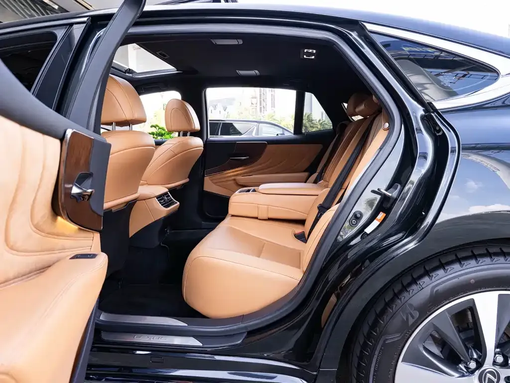 Lexus LS 2023 из CN, фото 8