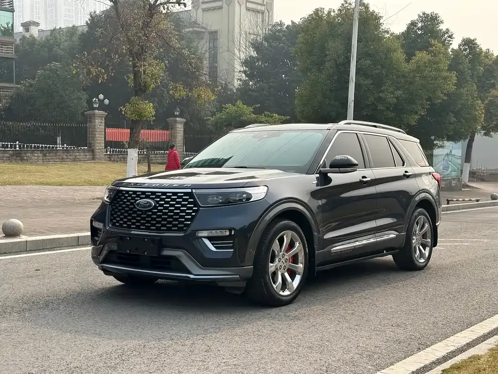 Ford Explorer 2023 из CN, фото 1
