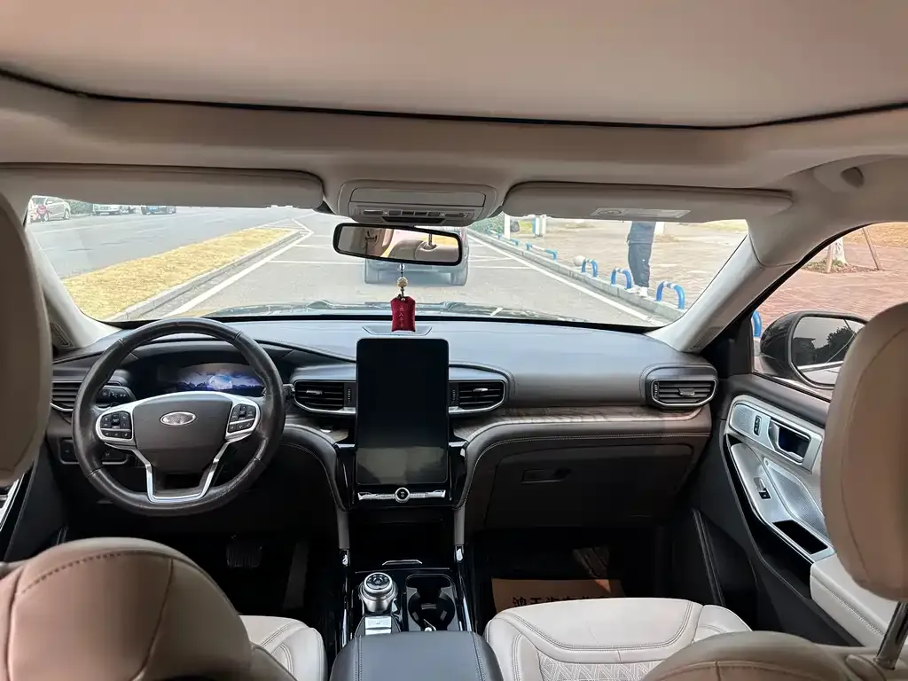 Ford Explorer 2023 из CN, фото 4