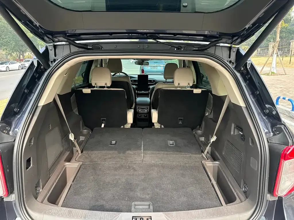 Ford Explorer 2023 из CN, фото 2