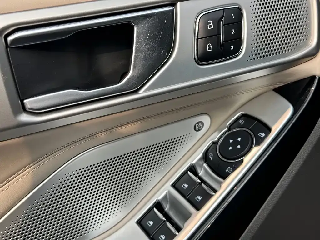Ford Explorer 2023 из CN, фото 3