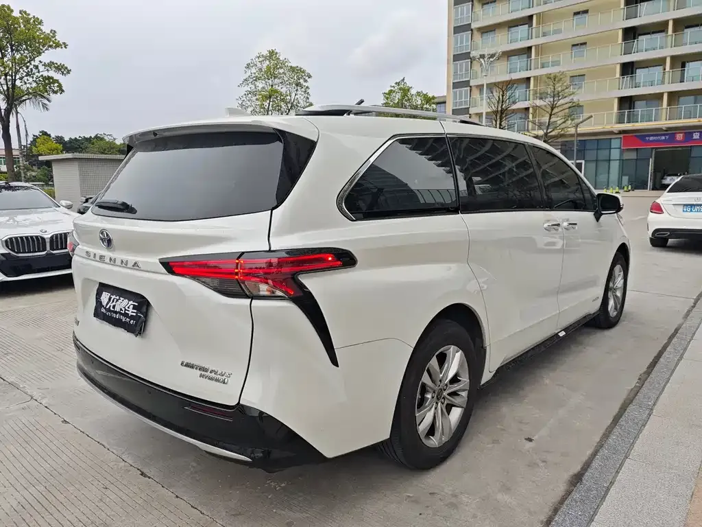Toyota Sienna 2023 из CN, фото 3