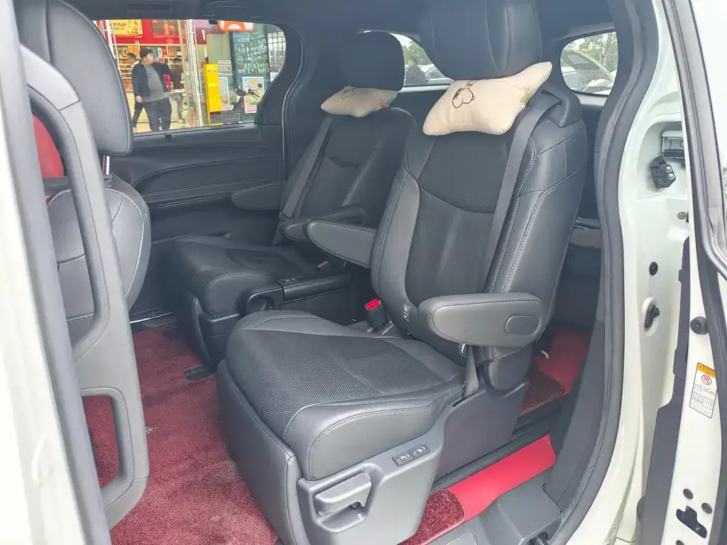 Toyota Sienna 2023 из CN, фото 8