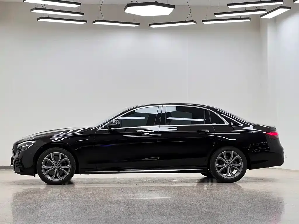 Mercedes-Benz E-Class — фото 10