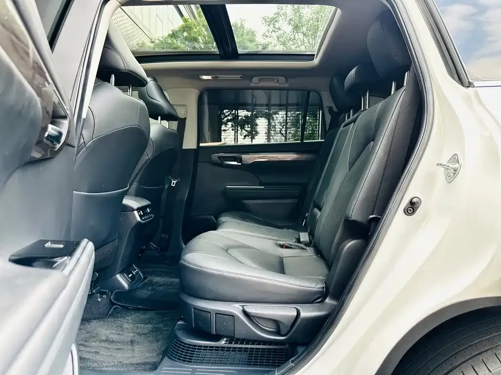 Toyota Highlander 2022 из CN, фото 4