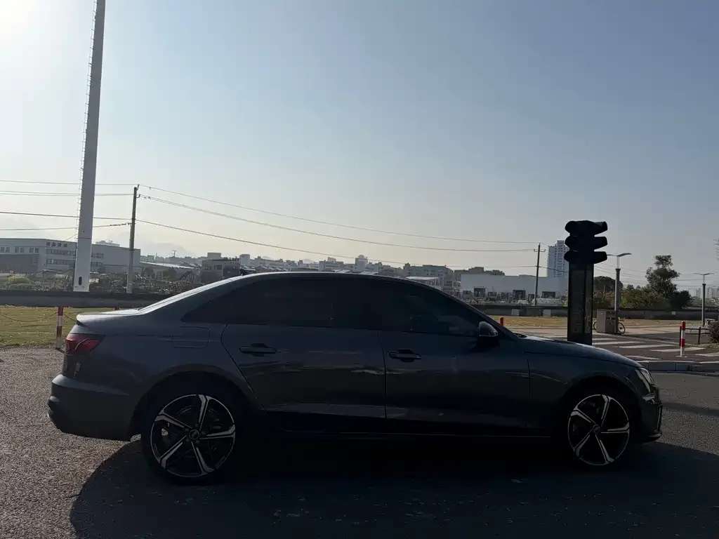 Audi A4L 2024 из CN, фото 10