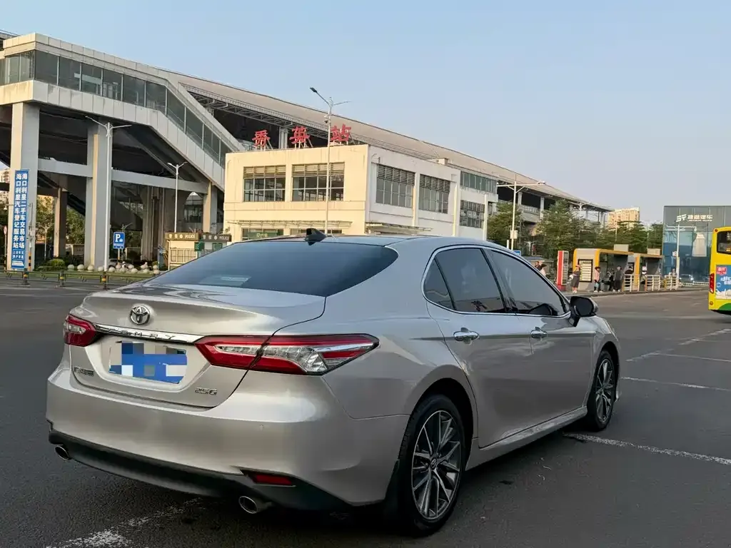 Toyota Camry 2023 из CN, фото 2
