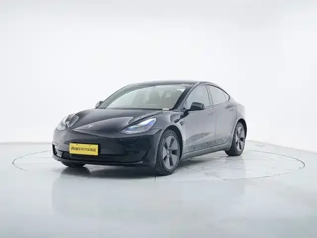 Tesla Model 3 — фото 1