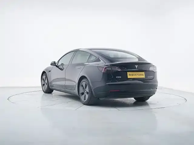 Tesla Model 3 — фото 9
