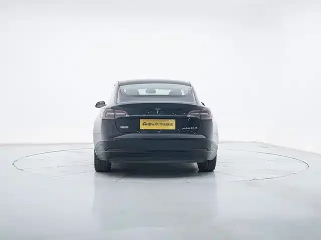 Tesla Model 3 — фото 10