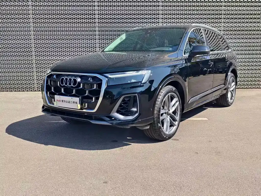 Audi Q7 — фото 1