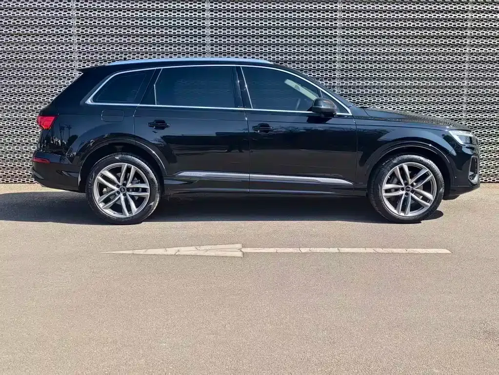Audi Q7 — фото 9