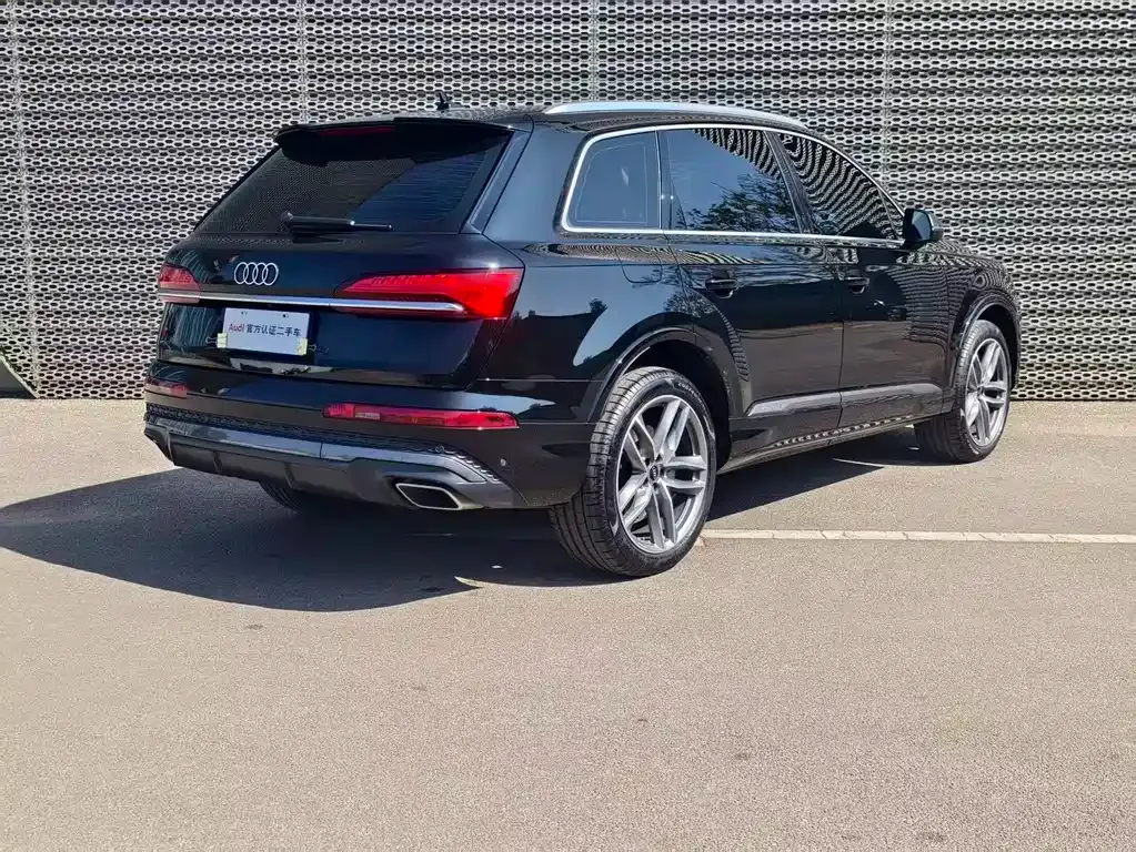 Audi Q7 — фото 10