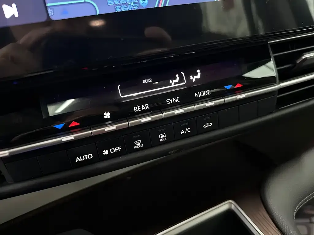 Toyota Granvia 2024 из CN, фото 10