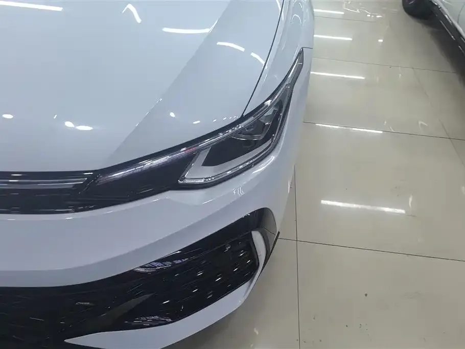 Volkswagen Golf 2025 из CN, фото 6