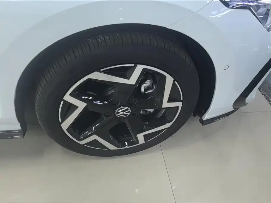 Volkswagen Golf 2025 из CN, фото 2