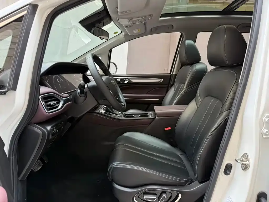 GAC Motor Trumpchi M6 — фото 10