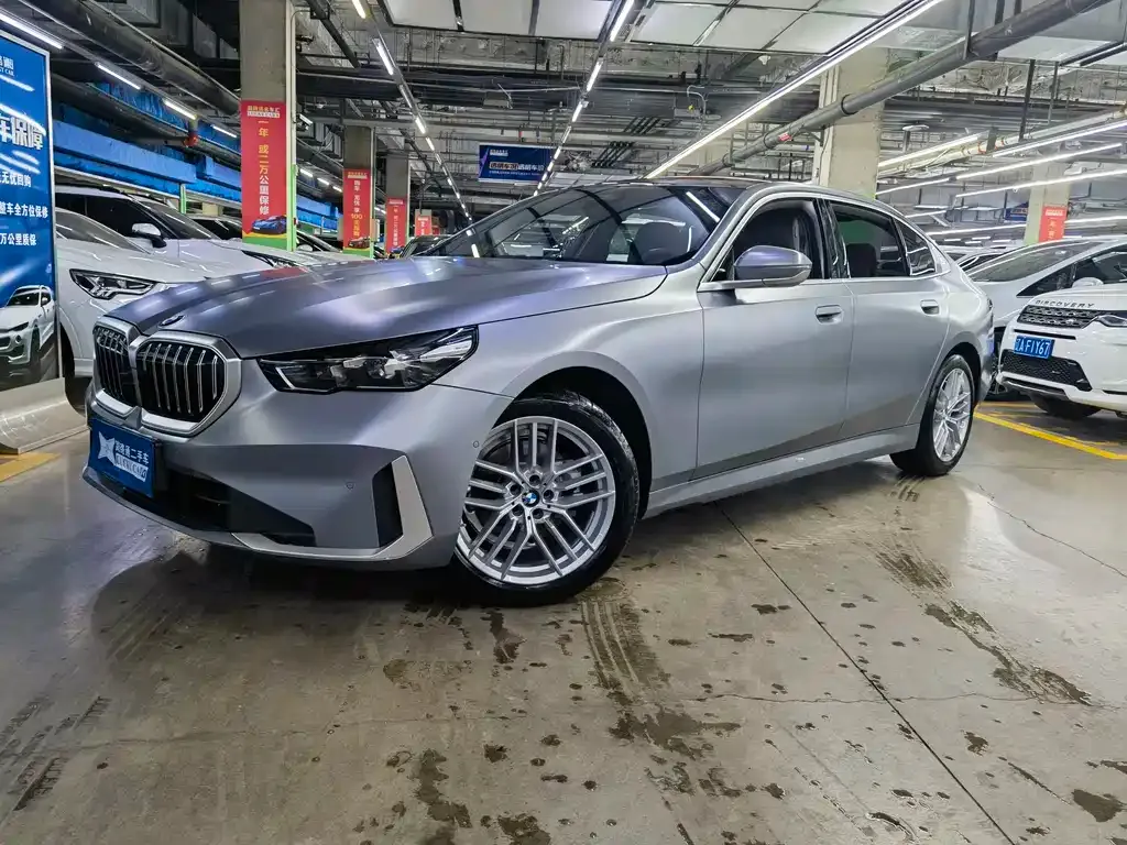 BMW 5 Series — фото 1