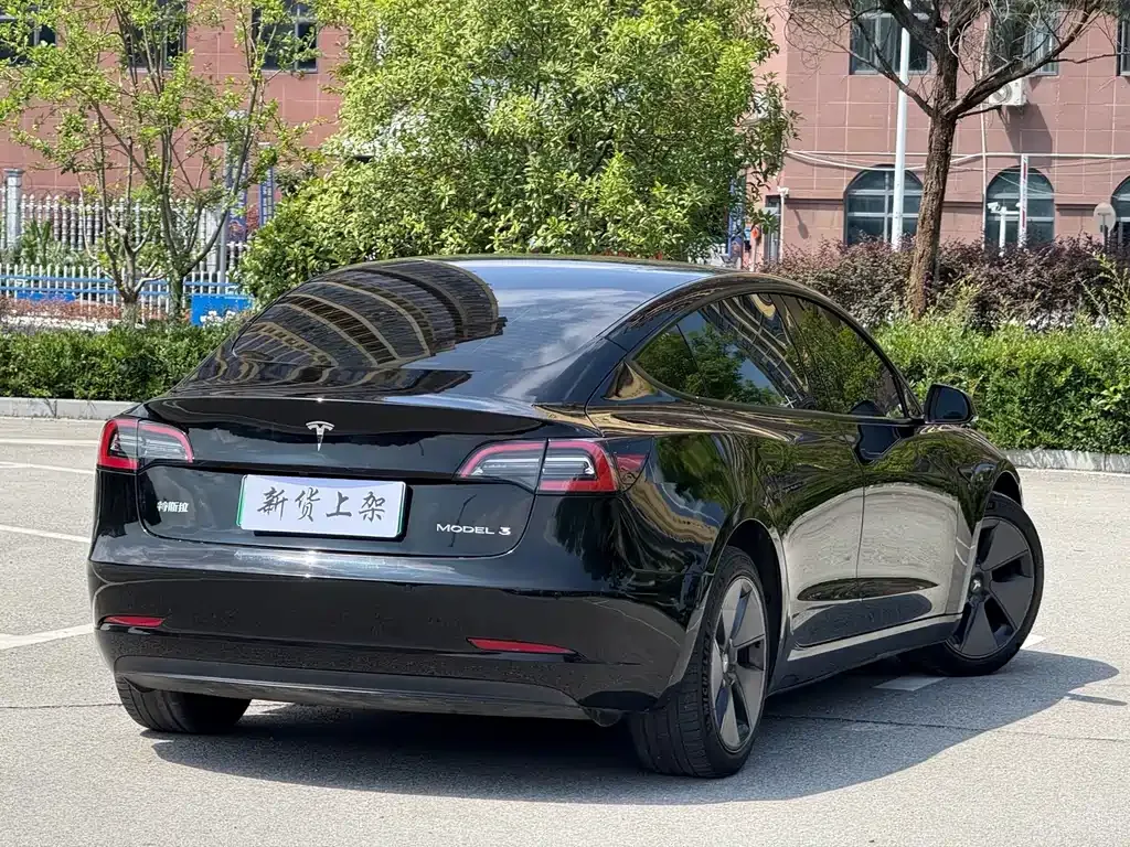 Tesla Model 3 — фото 4