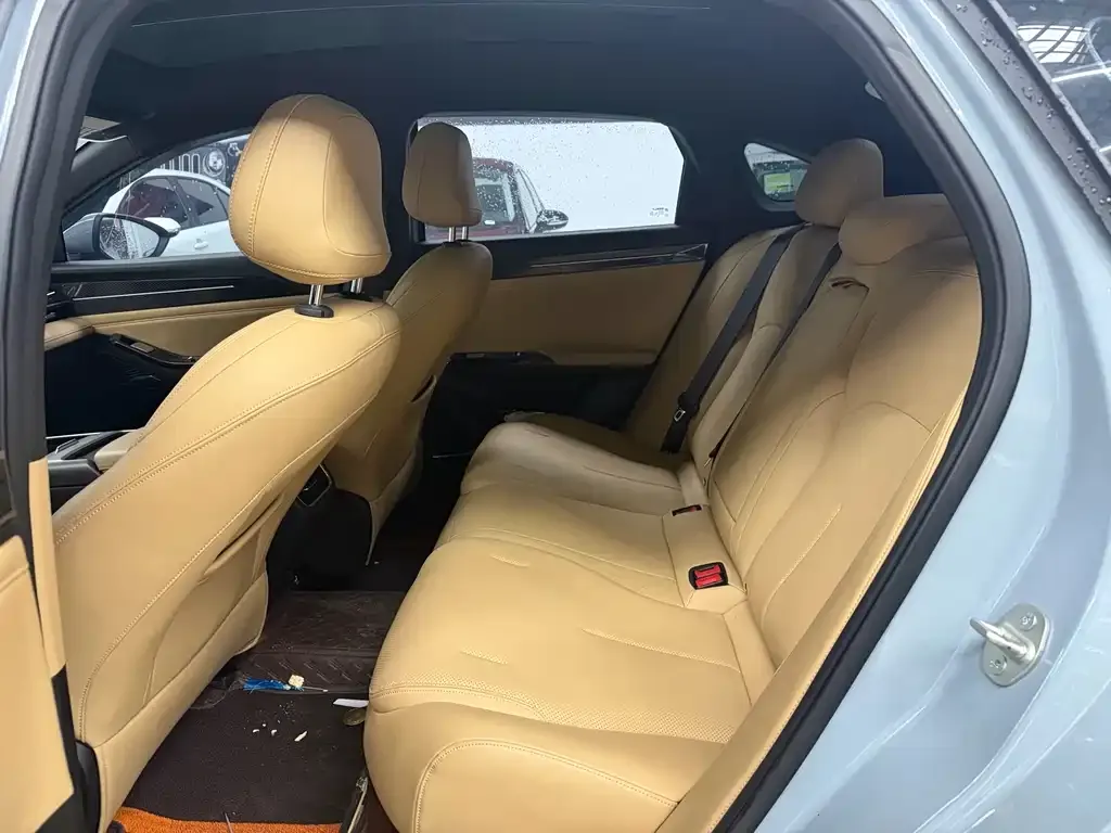 Geely Galaxy L6 — фото 3