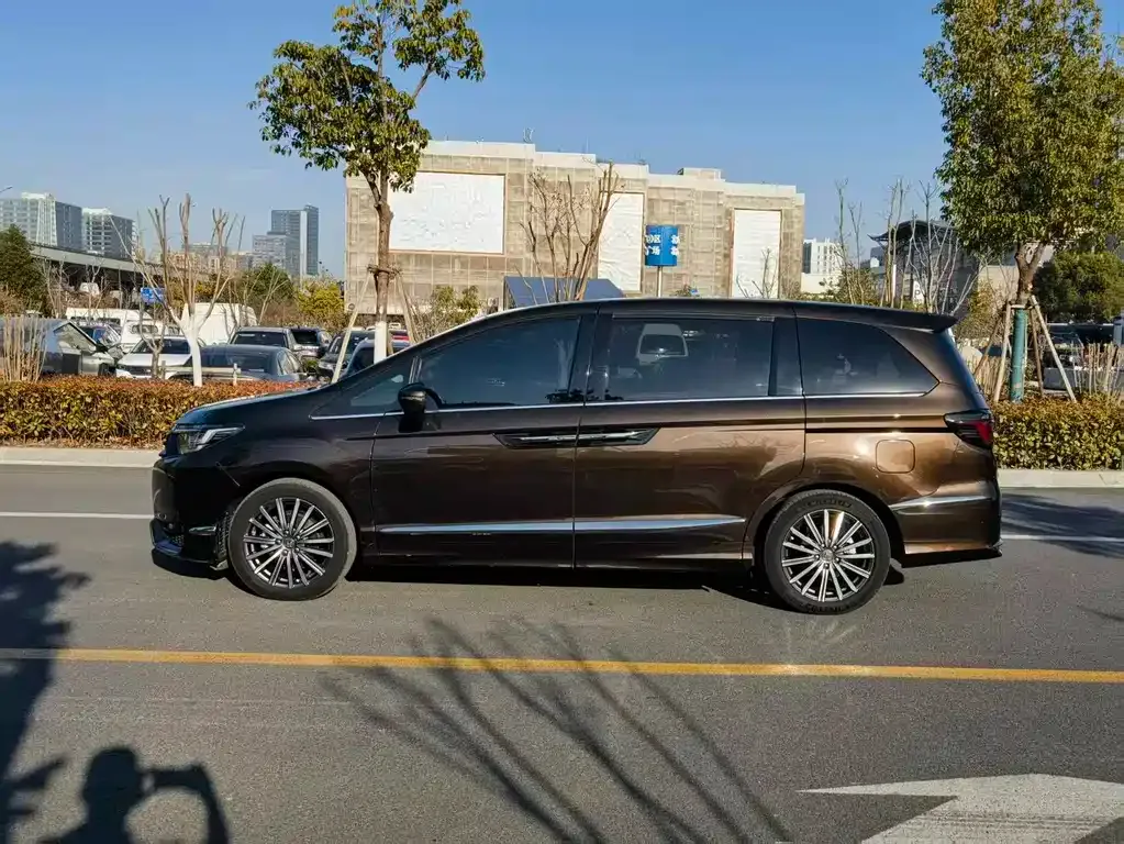 Honda Elysion 2023 из CN, фото 3