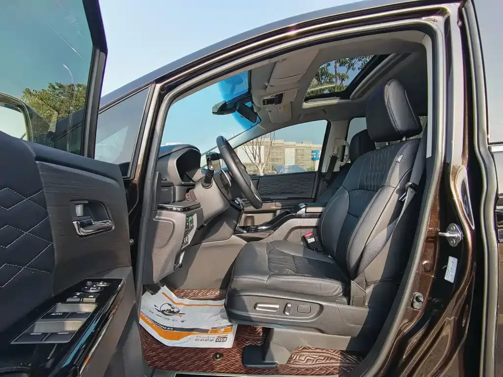 Honda Elysion 2023 из CN, фото 8