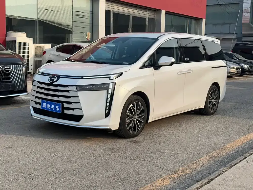 GAC Motor Trumpchi E8 — фото 1