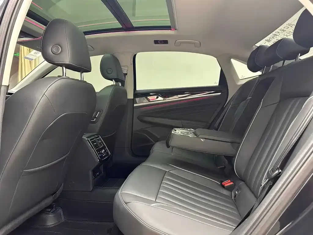 Volkswagen Passat — фото 5