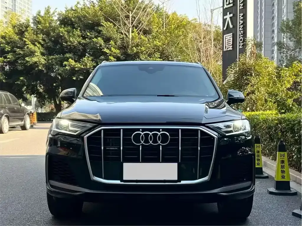 Audi Q7 2023 из CN, фото 3