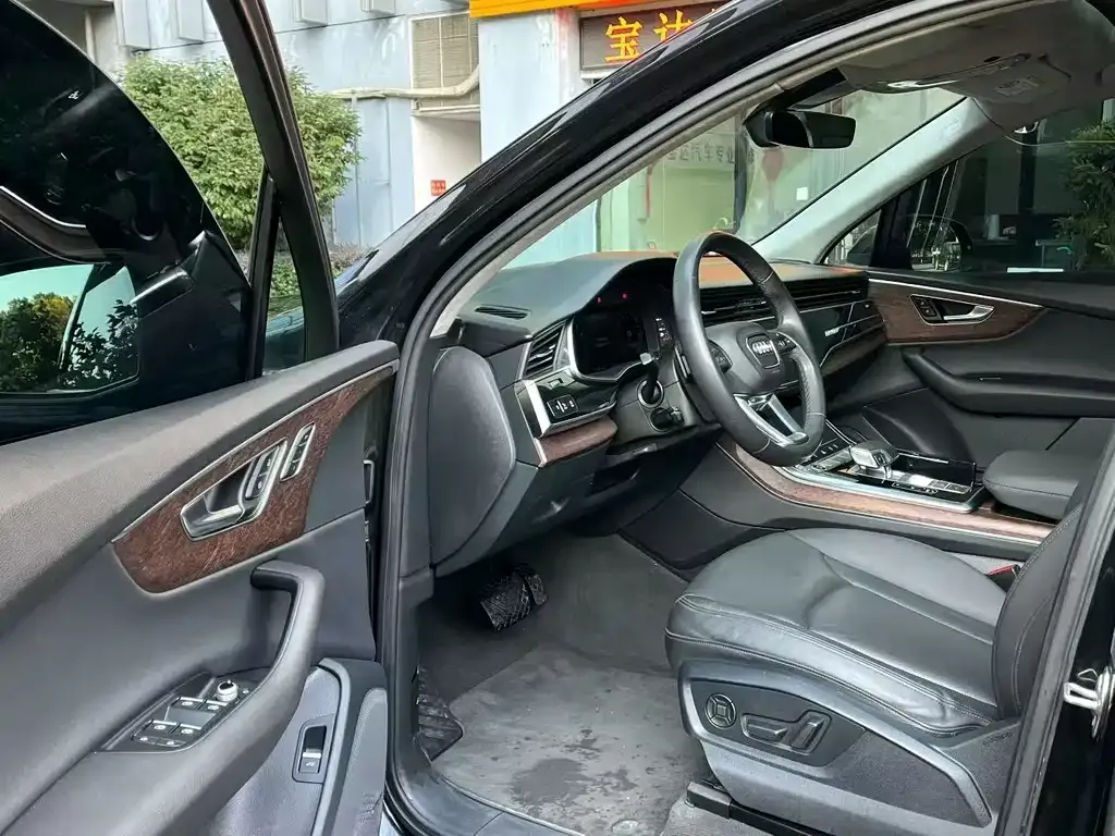 Audi Q7 2023 из CN, фото 6