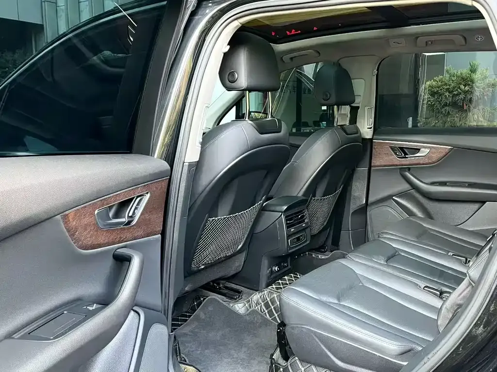 Audi Q7 2023 из CN, фото 4