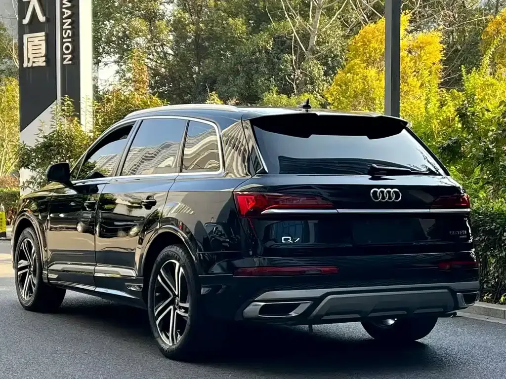 Audi Q7 2023 из CN, фото 7