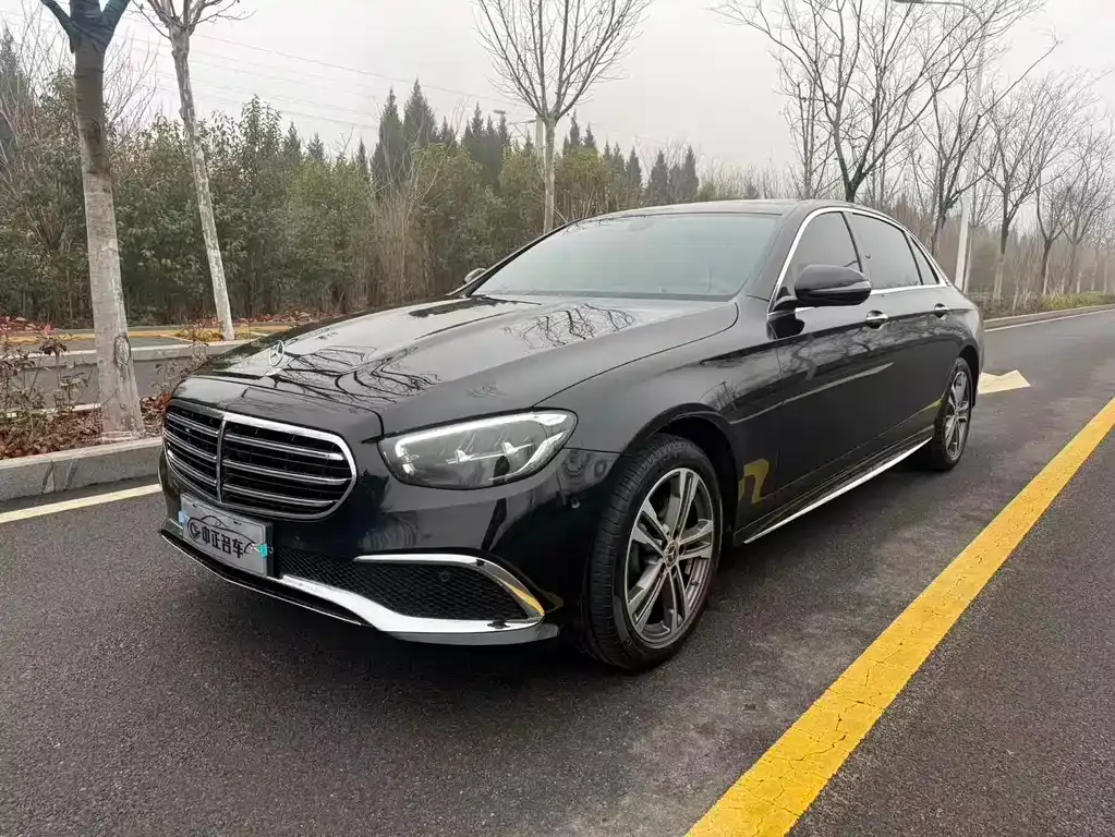 Mercedes-Benz E-Class — фото 1