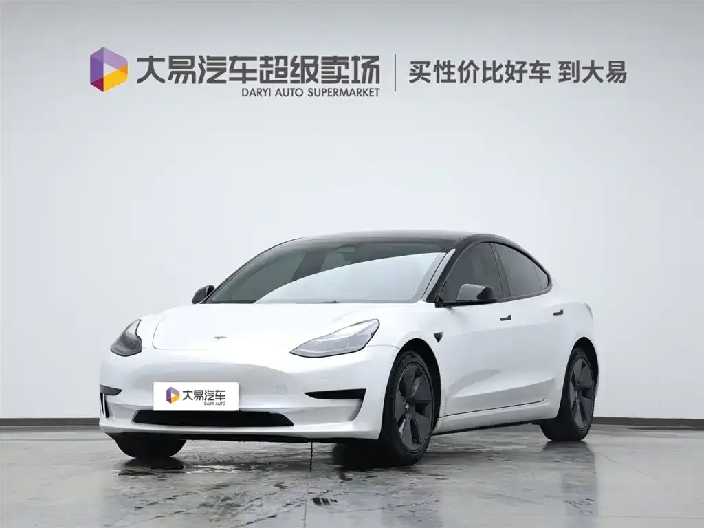 Tesla Model 3 — фото 1