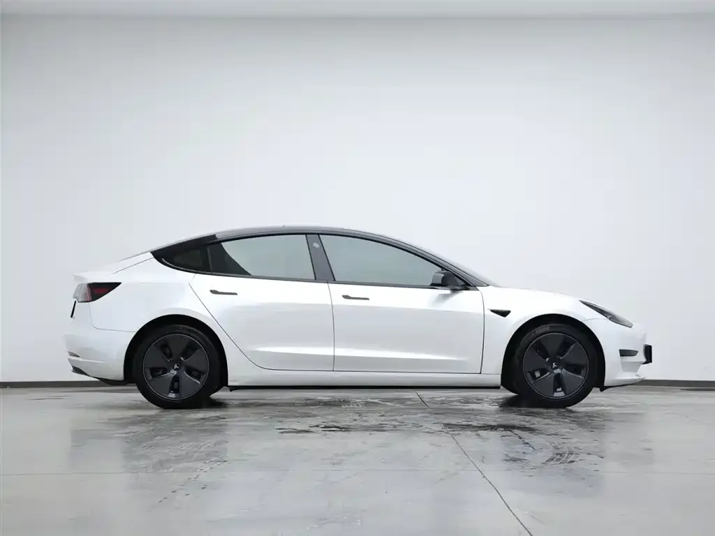 Tesla Model 3 — фото 3