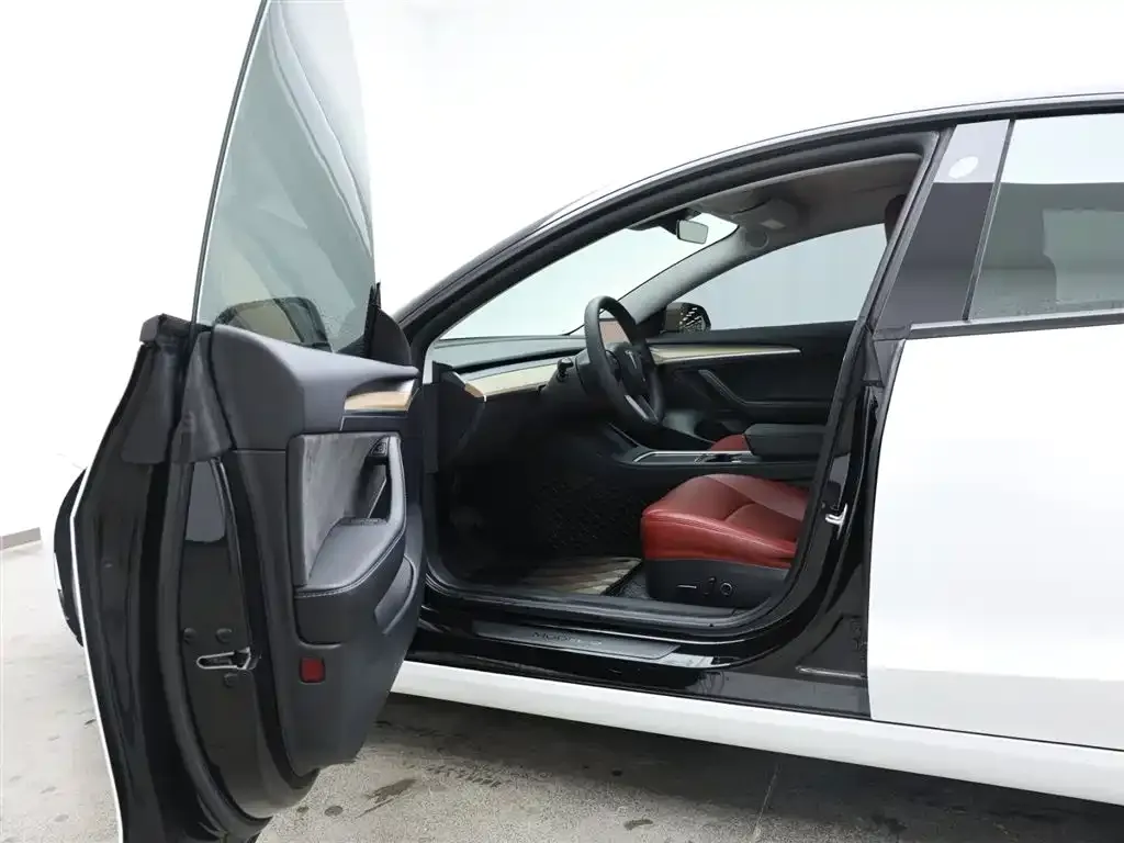 Tesla Model 3 — фото 2